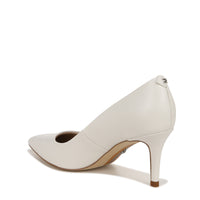 VIENNA KITTEN HEEL PUMP